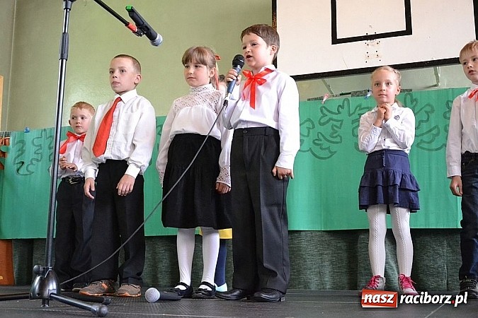 Zdjęcie w galerii na portalu naszraciborz.pl: Pięć godzin świetnej zabawy na nowej scenie! Festyn rodzinny w ZSO Rudy!  wiadomości z regionu