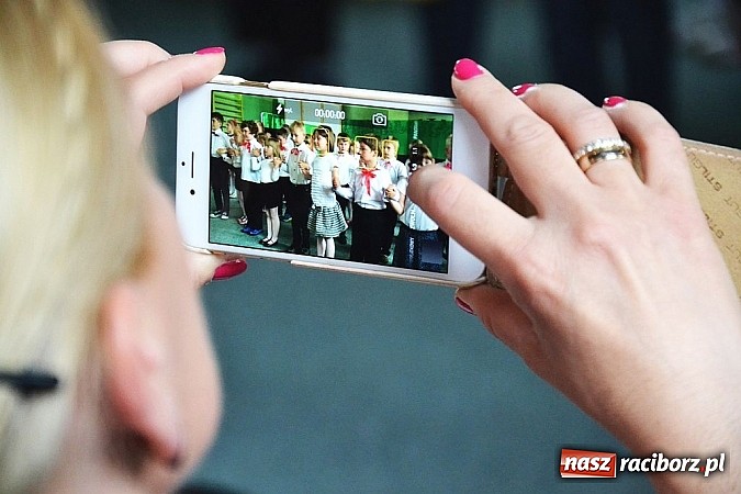 Zdjęcie w galerii na portalu naszraciborz.pl: Pięć godzin świetnej zabawy na nowej scenie! Festyn rodzinny w ZSO Rudy!  wiadomości z regionu