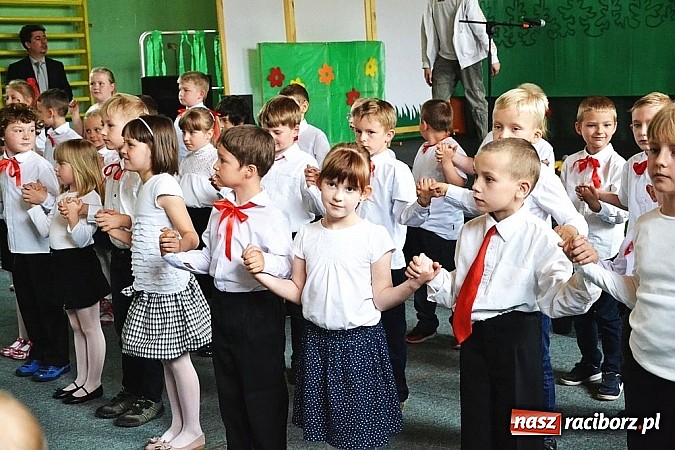 Zdjęcie w galerii na portalu naszraciborz.pl: Pięć godzin świetnej zabawy na nowej scenie! Festyn rodzinny w ZSO Rudy!  wiadomości z regionu