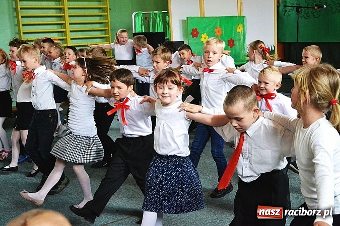 Zdjęcie w galerii na portalu naszraciborz.pl: Pięć godzin świetnej zabawy na nowej scenie! Festyn rodzinny w ZSO Rudy!  wiadomości z regionu