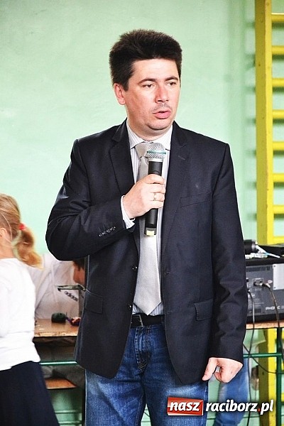 Zdjęcie w galerii na portalu naszraciborz.pl: Pięć godzin świetnej zabawy na nowej scenie! Festyn rodzinny w ZSO Rudy!  wiadomości z regionu