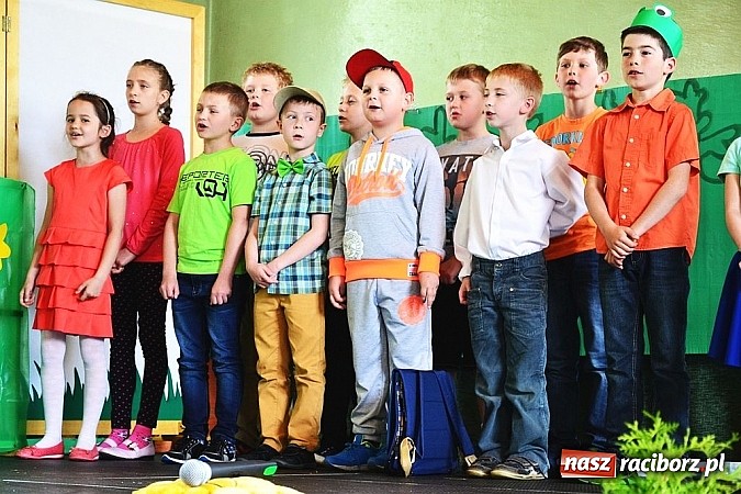 Zdjęcie w galerii na portalu naszraciborz.pl: Pięć godzin świetnej zabawy na nowej scenie! Festyn rodzinny w ZSO Rudy!  wiadomości z regionu