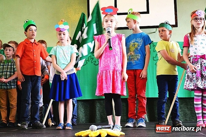 Zdjęcie w galerii na portalu naszraciborz.pl: Pięć godzin świetnej zabawy na nowej scenie! Festyn rodzinny w ZSO Rudy!  wiadomości z regionu