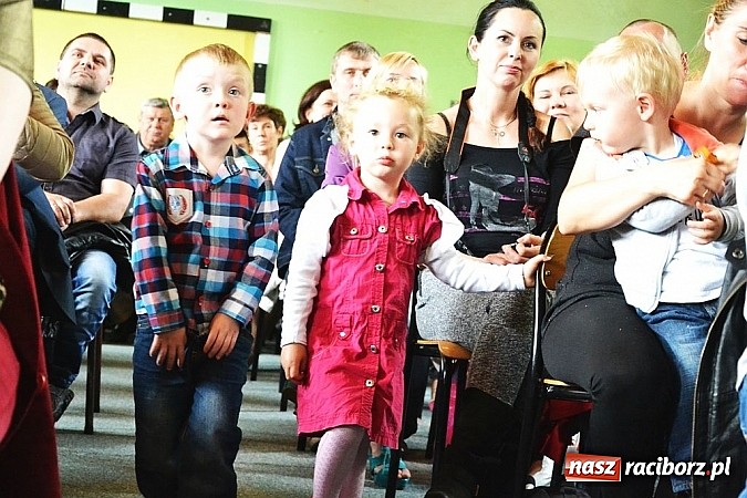 Zdjęcie w galerii na portalu naszraciborz.pl: Pięć godzin świetnej zabawy na nowej scenie! Festyn rodzinny w ZSO Rudy!  wiadomości z regionu