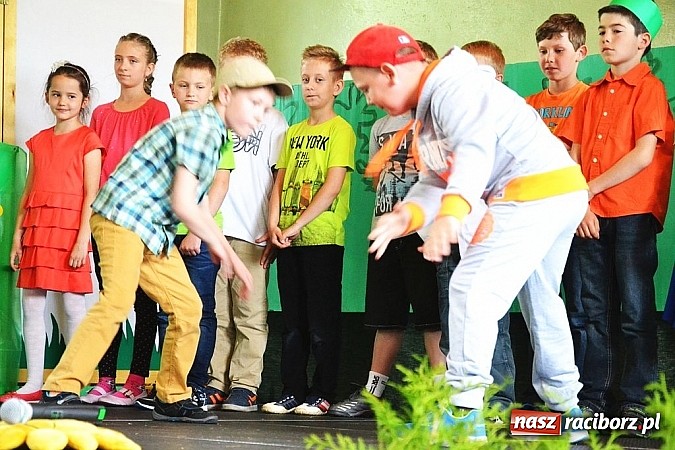 Zdjęcie w galerii na portalu naszraciborz.pl: Pięć godzin świetnej zabawy na nowej scenie! Festyn rodzinny w ZSO Rudy!  wiadomości z regionu