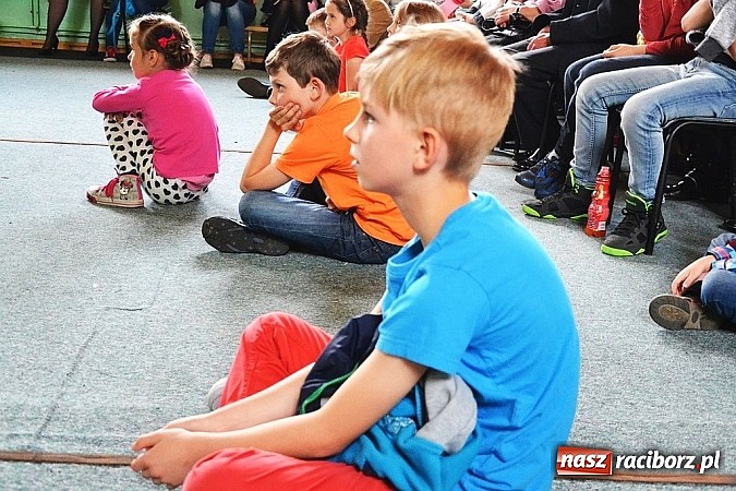 Zdjęcie w galerii na portalu naszraciborz.pl: Pięć godzin świetnej zabawy na nowej scenie! Festyn rodzinny w ZSO Rudy!  wiadomości z regionu