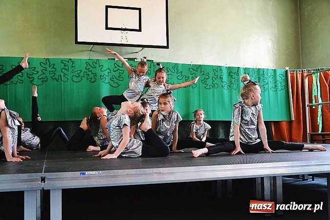 Zdjęcie w galerii na portalu naszraciborz.pl: Pięć godzin świetnej zabawy na nowej scenie! Festyn rodzinny w ZSO Rudy!  wiadomości z regionu