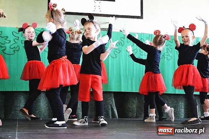Zdjęcie w galerii na portalu naszraciborz.pl: Pięć godzin świetnej zabawy na nowej scenie! Festyn rodzinny w ZSO Rudy!  wiadomości z regionu