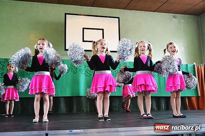 Zdjęcie w galerii na portalu naszraciborz.pl: Pięć godzin świetnej zabawy na nowej scenie! Festyn rodzinny w ZSO Rudy!  wiadomości z regionu