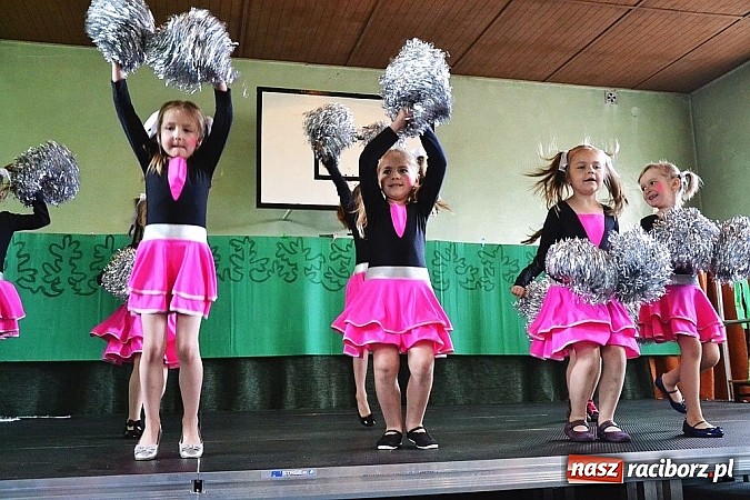 Zdjęcie w galerii na portalu naszraciborz.pl: Pięć godzin świetnej zabawy na nowej scenie! Festyn rodzinny w ZSO Rudy!  wiadomości z regionu