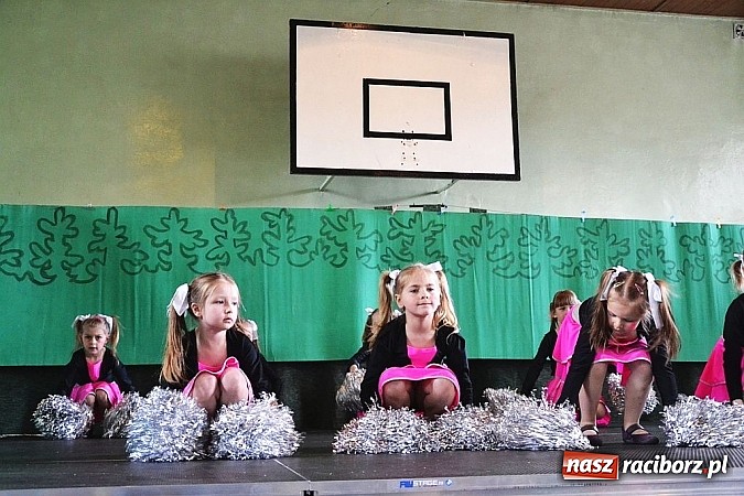 Zdjęcie w galerii na portalu naszraciborz.pl: Pięć godzin świetnej zabawy na nowej scenie! Festyn rodzinny w ZSO Rudy!  wiadomości z regionu