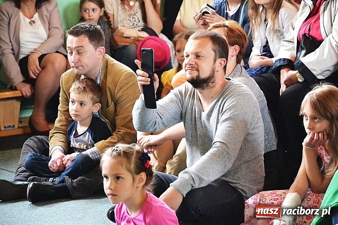 Zdjęcie w galerii na portalu naszraciborz.pl: Pięć godzin świetnej zabawy na nowej scenie! Festyn rodzinny w ZSO Rudy!  wiadomości z regionu
