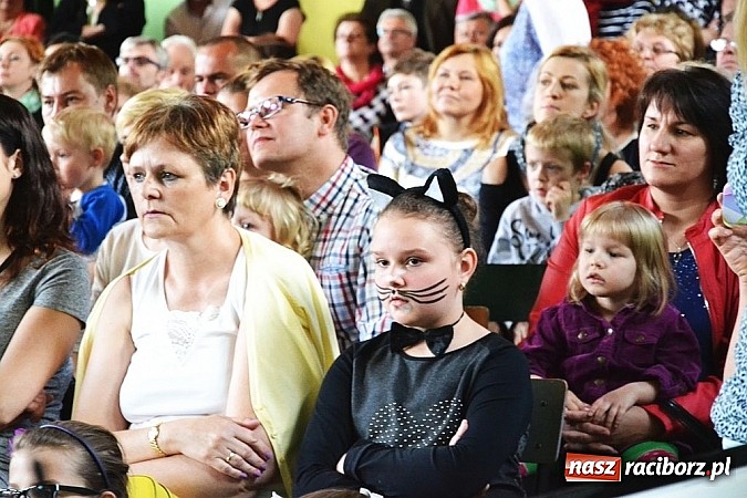 Zdjęcie w galerii na portalu naszraciborz.pl: Pięć godzin świetnej zabawy na nowej scenie! Festyn rodzinny w ZSO Rudy!  wiadomości z regionu