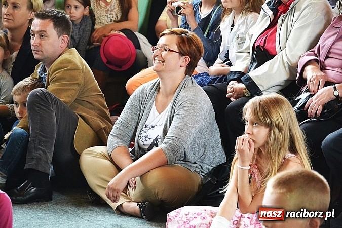Zdjęcie w galerii na portalu naszraciborz.pl: Pięć godzin świetnej zabawy na nowej scenie! Festyn rodzinny w ZSO Rudy!  wiadomości z regionu