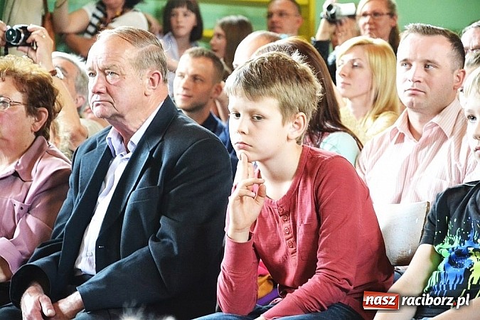 Zdjęcie w galerii na portalu naszraciborz.pl: Pięć godzin świetnej zabawy na nowej scenie! Festyn rodzinny w ZSO Rudy!  wiadomości z regionu