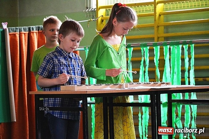 Zdjęcie w galerii na portalu naszraciborz.pl: Pięć godzin świetnej zabawy na nowej scenie! Festyn rodzinny w ZSO Rudy!  wiadomości z regionu