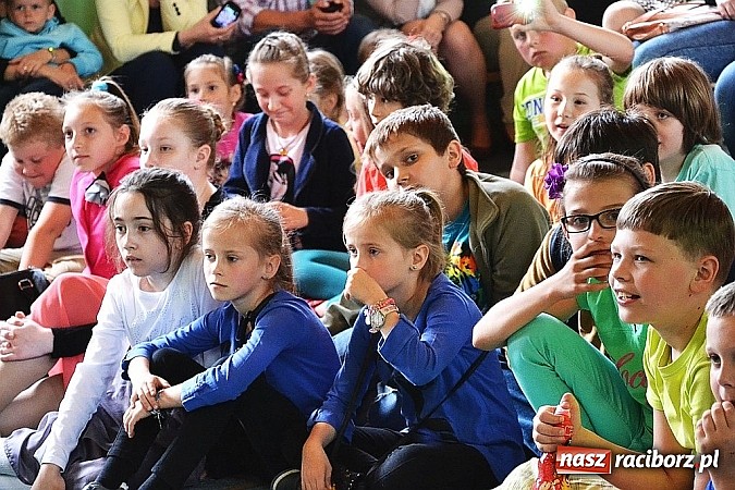 Zdjęcie w galerii na portalu naszraciborz.pl: Pięć godzin świetnej zabawy na nowej scenie! Festyn rodzinny w ZSO Rudy!  wiadomości z regionu
