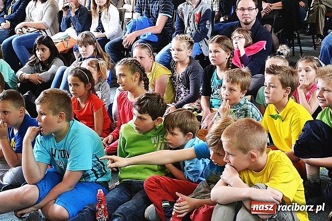 Zdjęcie w galerii na portalu naszraciborz.pl: Pięć godzin świetnej zabawy na nowej scenie! Festyn rodzinny w ZSO Rudy!  wiadomości z regionu