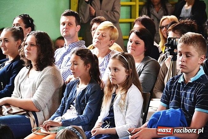 Zdjęcie w galerii na portalu naszraciborz.pl: Pięć godzin świetnej zabawy na nowej scenie! Festyn rodzinny w ZSO Rudy!  wiadomości z regionu
