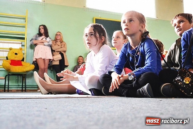 Zdjęcie w galerii na portalu naszraciborz.pl: Pięć godzin świetnej zabawy na nowej scenie! Festyn rodzinny w ZSO Rudy!  wiadomości z regionu