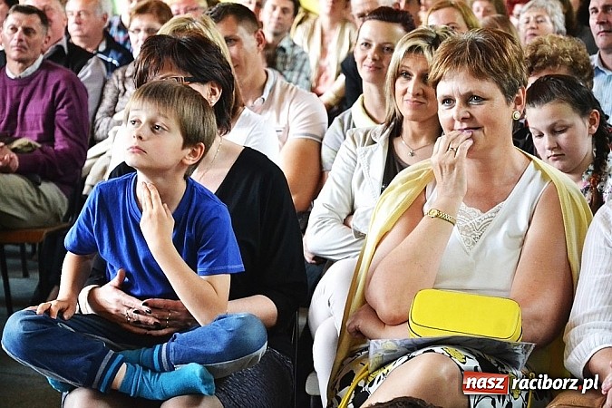 Zdjęcie w galerii na portalu naszraciborz.pl: Pięć godzin świetnej zabawy na nowej scenie! Festyn rodzinny w ZSO Rudy!  wiadomości z regionu