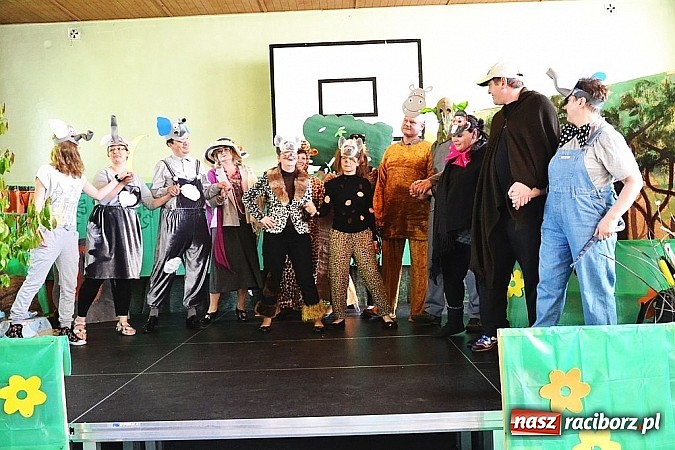 Zdjęcie w galerii na portalu naszraciborz.pl: Pięć godzin świetnej zabawy na nowej scenie! Festyn rodzinny w ZSO Rudy!  wiadomości z regionu