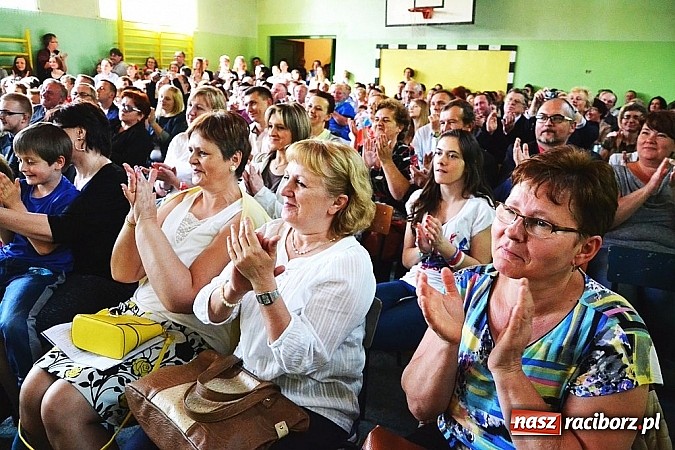 Zdjęcie w galerii na portalu naszraciborz.pl: Pięć godzin świetnej zabawy na nowej scenie! Festyn rodzinny w ZSO Rudy!  wiadomości z regionu