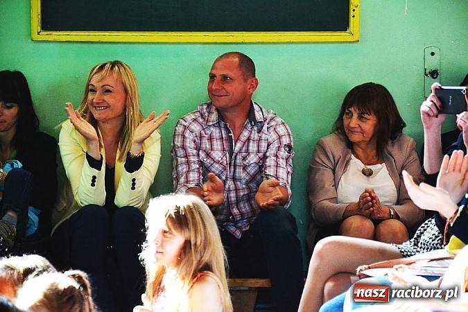 Zdjęcie w galerii na portalu naszraciborz.pl: Pięć godzin świetnej zabawy na nowej scenie! Festyn rodzinny w ZSO Rudy!  wiadomości z regionu