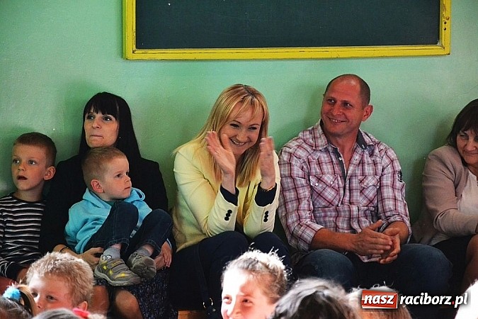 Zdjęcie w galerii na portalu naszraciborz.pl: Pięć godzin świetnej zabawy na nowej scenie! Festyn rodzinny w ZSO Rudy!  wiadomości z regionu