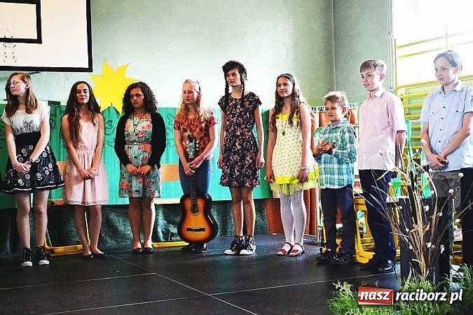 Zdjęcie w galerii na portalu naszraciborz.pl: Pięć godzin świetnej zabawy na nowej scenie! Festyn rodzinny w ZSO Rudy!  wiadomości z regionu
