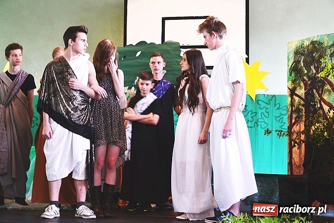 Zdjęcie w galerii na portalu naszraciborz.pl: Pięć godzin świetnej zabawy na nowej scenie! Festyn rodzinny w ZSO Rudy!  wiadomości z regionu