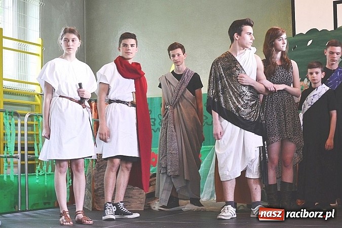 Zdjęcie w galerii na portalu naszraciborz.pl: Pięć godzin świetnej zabawy na nowej scenie! Festyn rodzinny w ZSO Rudy!  wiadomości z regionu