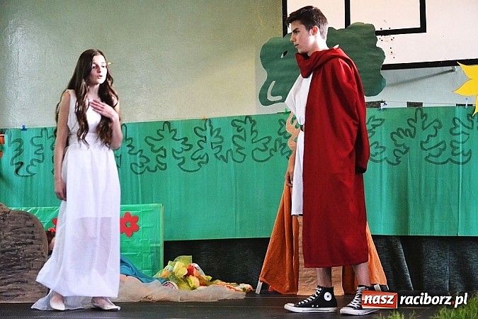 Zdjęcie w galerii na portalu naszraciborz.pl: Pięć godzin świetnej zabawy na nowej scenie! Festyn rodzinny w ZSO Rudy!  wiadomości z regionu