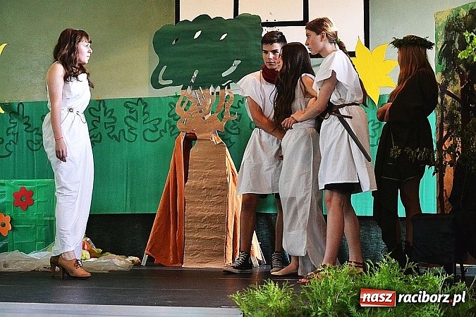 Zdjęcie w galerii na portalu naszraciborz.pl: Pięć godzin świetnej zabawy na nowej scenie! Festyn rodzinny w ZSO Rudy!  wiadomości z regionu