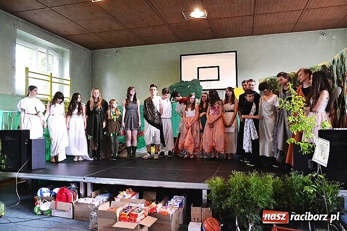 Zdjęcie w galerii na portalu naszraciborz.pl: Pięć godzin świetnej zabawy na nowej scenie! Festyn rodzinny w ZSO Rudy!  wiadomości z regionu