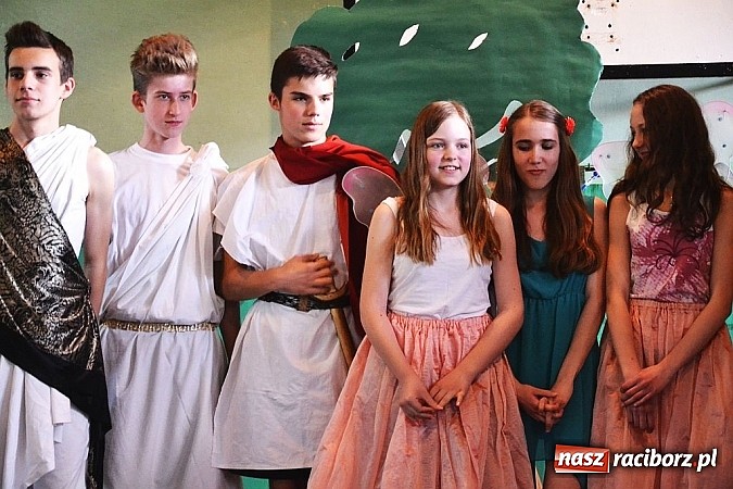 Zdjęcie w galerii na portalu naszraciborz.pl: Pięć godzin świetnej zabawy na nowej scenie! Festyn rodzinny w ZSO Rudy!  wiadomości z regionu