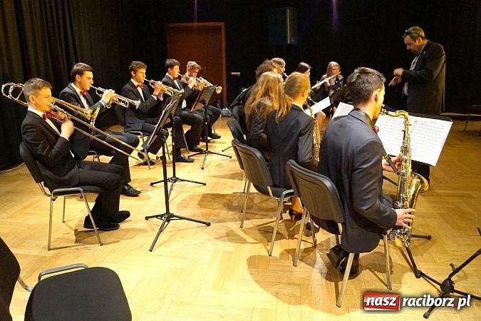 Zdjęcie w galerii na portalu naszraciborz.pl: Młodzi zdolni, czyli koncert dwóch orkiestr w RCK wiadomości z regionu