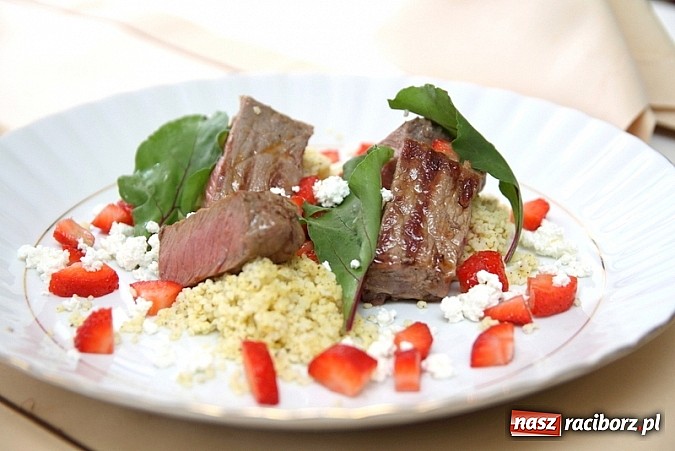 Zdjęcie w galerii na portalu naszraciborz.pl: Majowo w sercu, majowo na talerzu w Restauracji Vena wiadomości z regionu