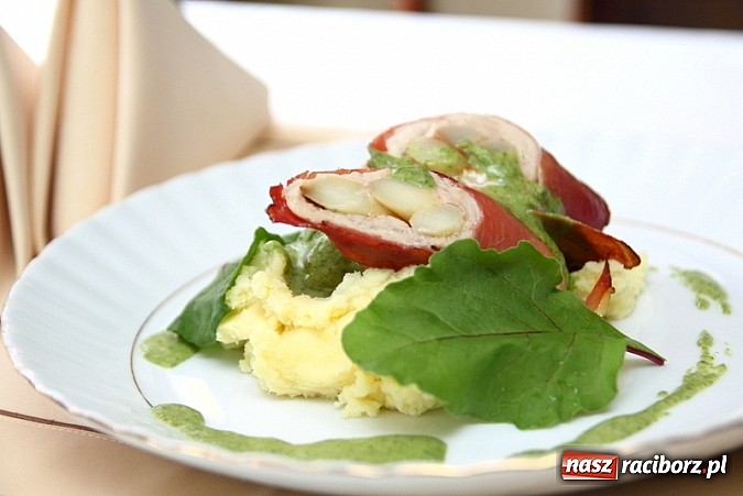 Zdjęcie w galerii na portalu naszraciborz.pl: Majowo w sercu, majowo na talerzu w Restauracji Vena wiadomości z regionu
