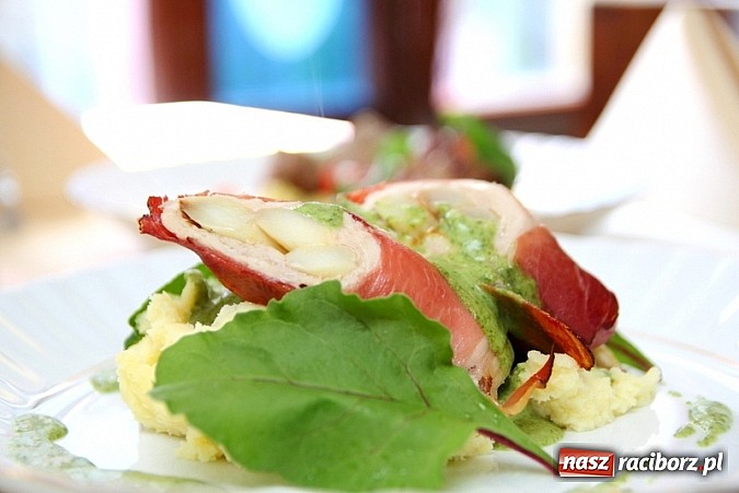 Zdjęcie w galerii na portalu naszraciborz.pl: Majowo w sercu, majowo na talerzu w Restauracji Vena wiadomości z regionu