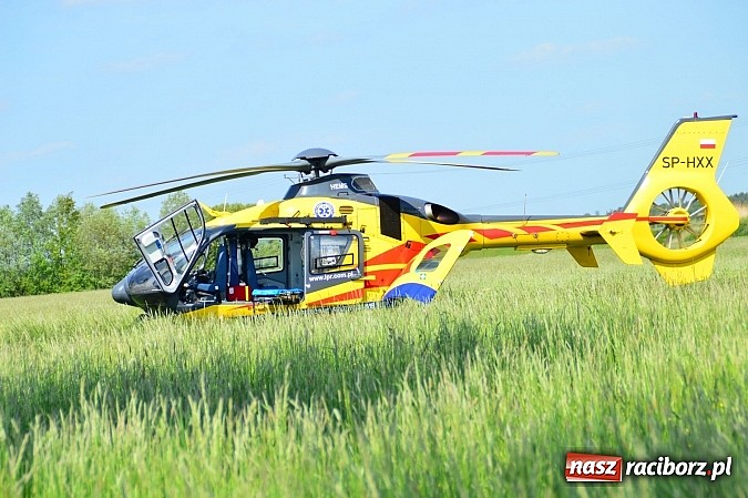 Zdjęcie w galerii na portalu naszraciborz.pl: Wypadek na drodze Ciechowice-Turze. Ciężko ranną kobietę zabrało lotnicze pogotowie ratunkowe wiadomości z regionu