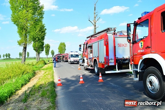 Zdjęcie w galerii na portalu naszraciborz.pl: Wypadek na drodze Ciechowice-Turze. Ciężko ranną kobietę zabrało lotnicze pogotowie ratunkowe wiadomości z regionu