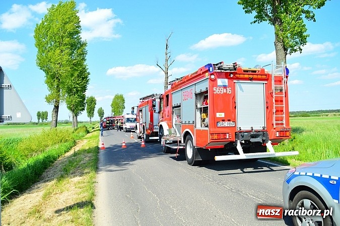 Zdjęcie w galerii na portalu naszraciborz.pl: Wypadek na drodze Ciechowice-Turze. Ciężko ranną kobietę zabrało lotnicze pogotowie ratunkowe wiadomości z regionu