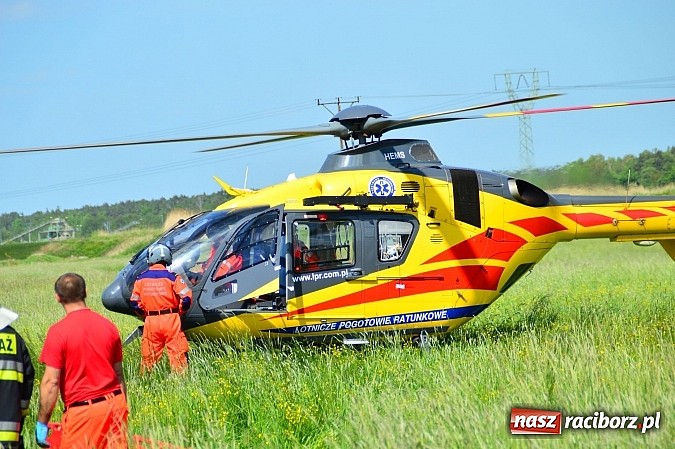 Zdjęcie w galerii na portalu naszraciborz.pl: Wypadek na drodze Ciechowice-Turze. Ciężko ranną kobietę zabrało lotnicze pogotowie ratunkowe wiadomości z regionu