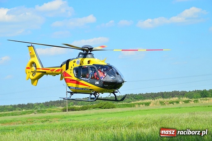 Zdjęcie w galerii na portalu naszraciborz.pl: Wypadek na drodze Ciechowice-Turze. Ciężko ranną kobietę zabrało lotnicze pogotowie ratunkowe wiadomości z regionu