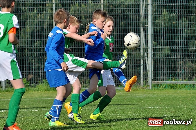 Zdjęcie w galerii na portalu naszraciborz.pl: Zacięty mecz w Markowicach. Gospodarze pokonali Górki Śląskie wiadomości z regionu