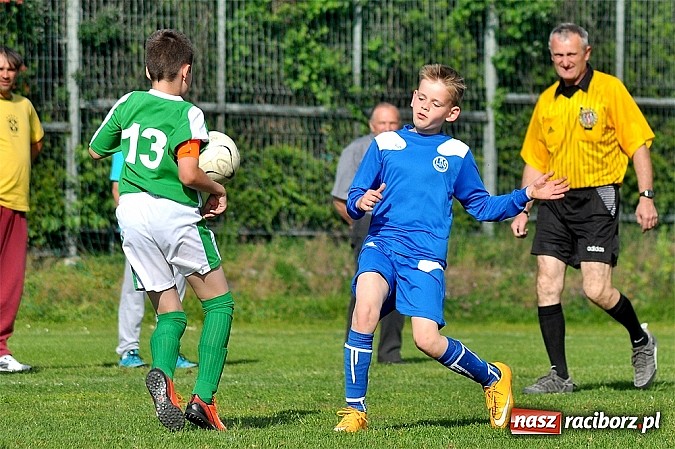 Zdjęcie w galerii na portalu naszraciborz.pl: Zacięty mecz w Markowicach. Gospodarze pokonali Górki Śląskie wiadomości z regionu