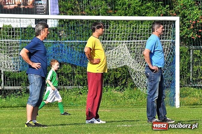 Zdjęcie w galerii na portalu naszraciborz.pl: Zacięty mecz w Markowicach. Gospodarze pokonali Górki Śląskie wiadomości z regionu