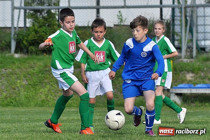 Zdjęcie w galerii na portalu naszraciborz.pl: Zacięty mecz w Markowicach. Gospodarze pokonali Górki Śląskie wiadomości z regionu