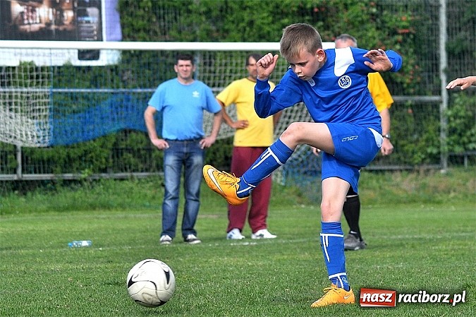 Zdjęcie w galerii na portalu naszraciborz.pl: Zacięty mecz w Markowicach. Gospodarze pokonali Górki Śląskie wiadomości z regionu